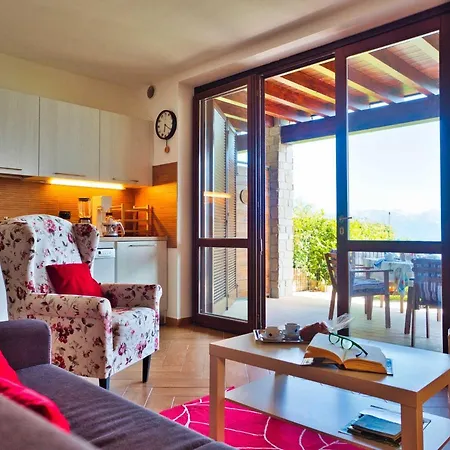 Marta Flat, Mountain And View, Bellagio Apartment